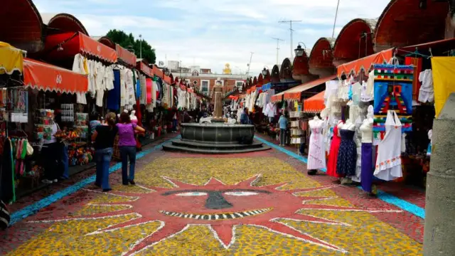 Mercado de artesanías en Puebla