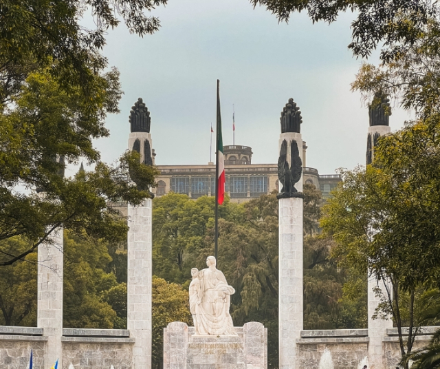 Niños Héroes: A story of courage and patriotism 