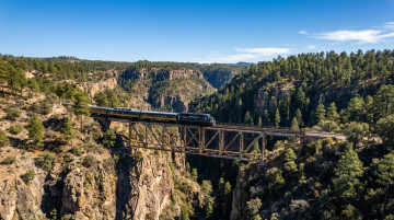 Guía para viajar en el tren Chepe: Precios, rutas y mejores fechas para visitar las Barrancas del Cobre