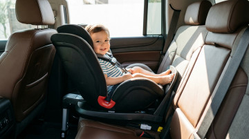 Reglas de seguridad para el transporte de niños en vehículos y el uso correcto de los sistemas de retención infantil
