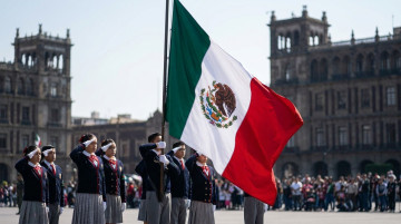 La norma que oficializó el Día de la Bandera y el debate público alrededor de su creación